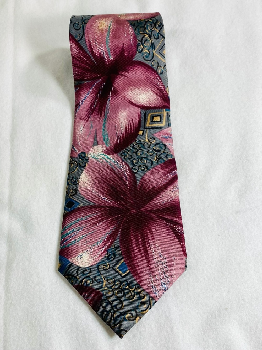 Reed St James Hawaiian Floral 100% Silk Necktie Made In USA Gray Pink Aloha
